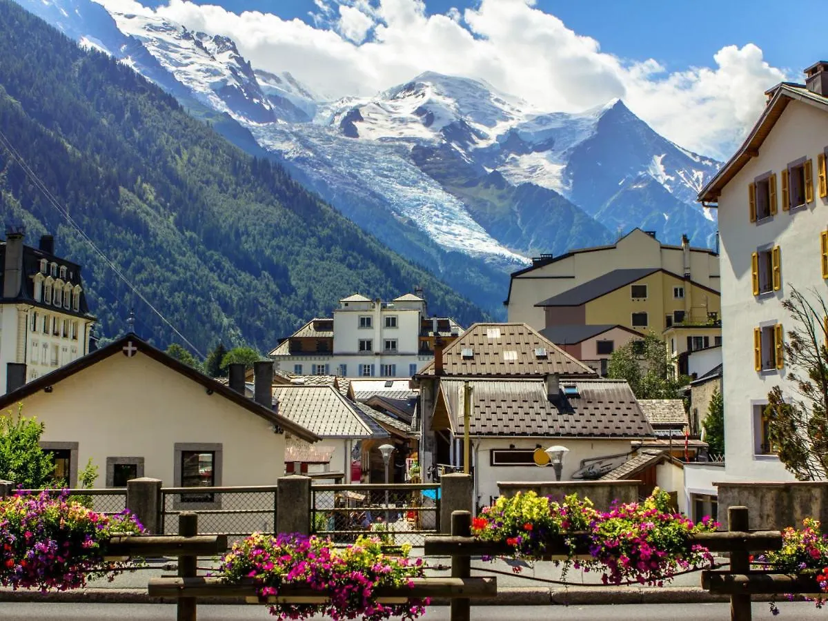 Apartment Studio Les Jardins Du Mont-Blanc-4 By Interhome Chamonix