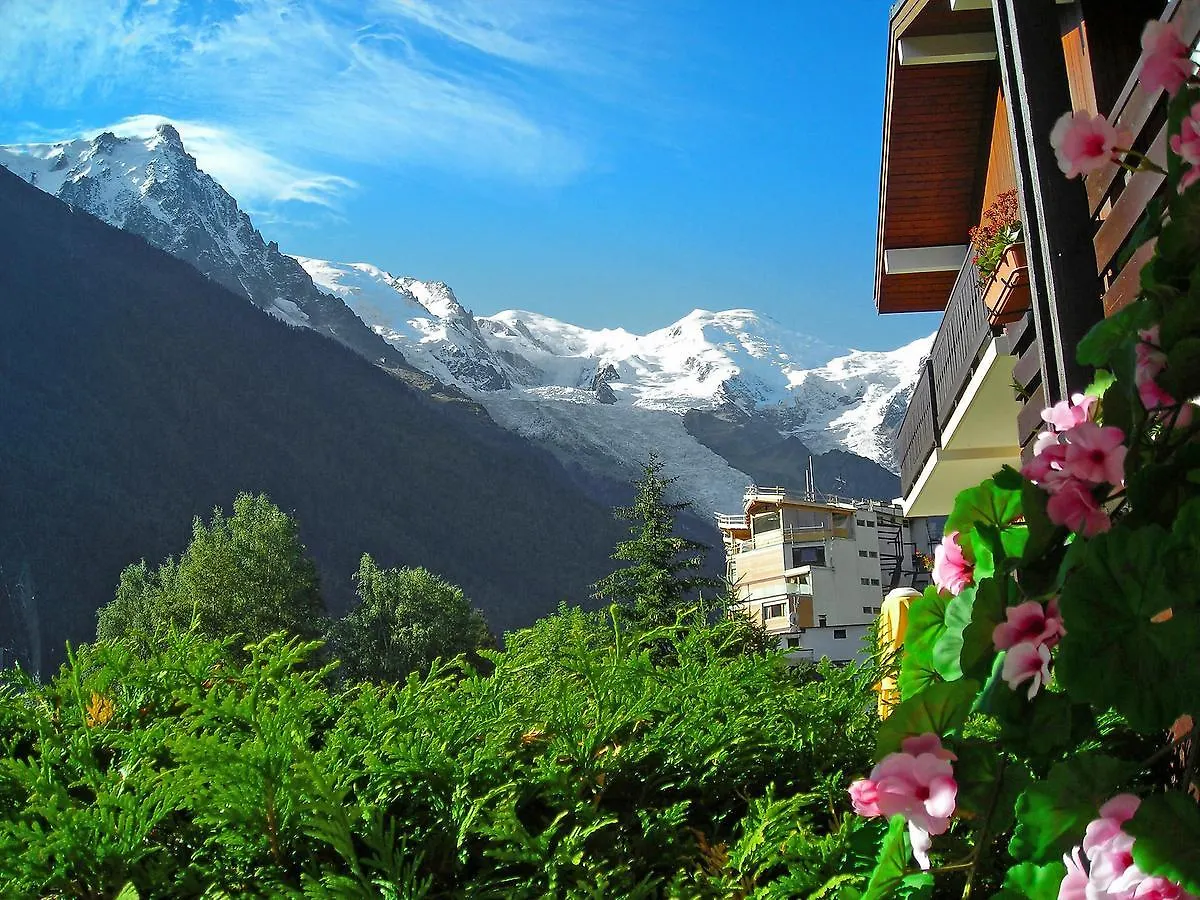 Studio Les Jardins Du Mont-Blanc-4 By Interhome Chamonix